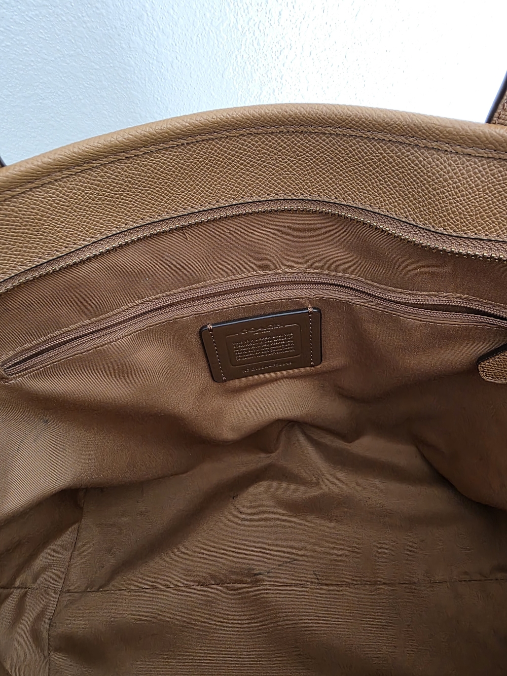 Coach Tan Leather Tote Bag - Classic Everyday Shoulder Bag - Picture 6 of 9